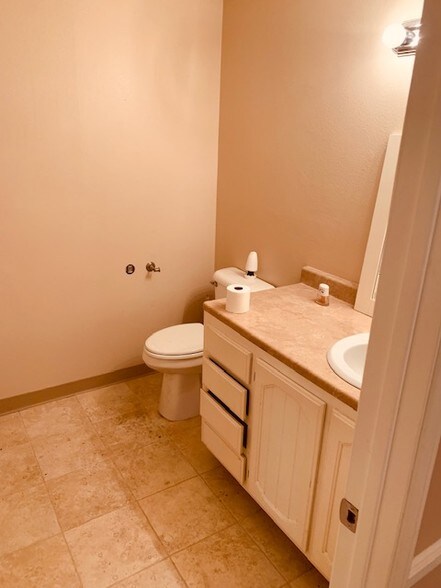 More Photos Of 300-302 N Tustin Ave, Santa Ana Office For Lease