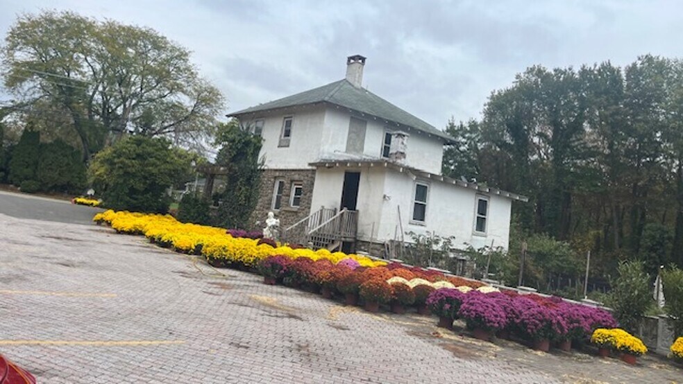 More Photos Of 291 Glen Rd, Woodcliff Lake Garden Center For Lease