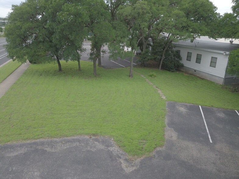 More Photos Of 1500 Stassney Ln, Austin Light Manufacturing For Lease