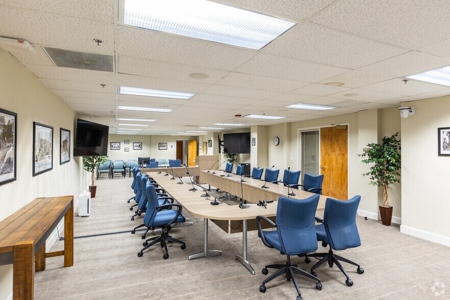 More Photos Of 70 Garden Ct, Monterey Medical For Lease