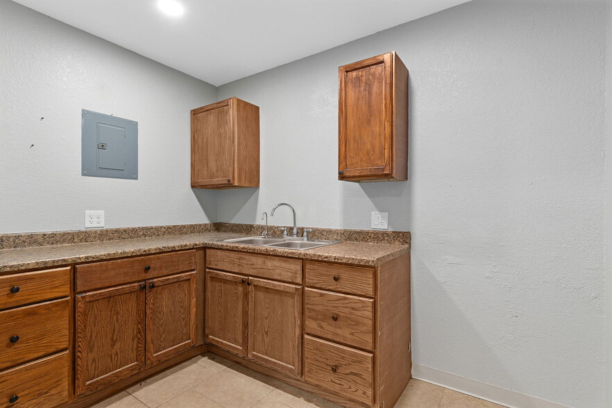 More Photos Of 7604 Baker Blvd, Richland Hills Freestanding For Sale