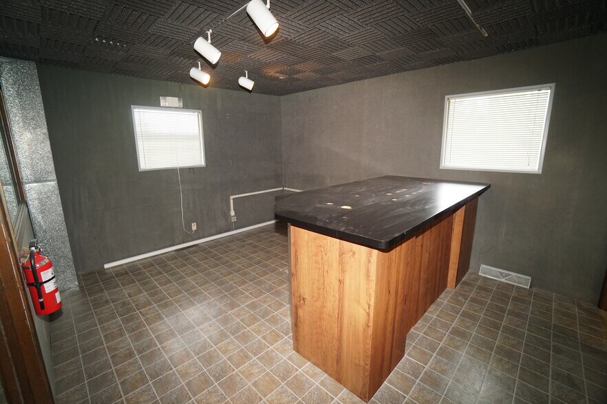 More Photos Of 2414 S Leonard Rd, Saint Joseph Office For Sale
