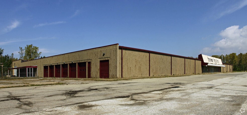 Primary Photo Of 4941 N Ridge Rd, Ashtabula Warehouse For Sale