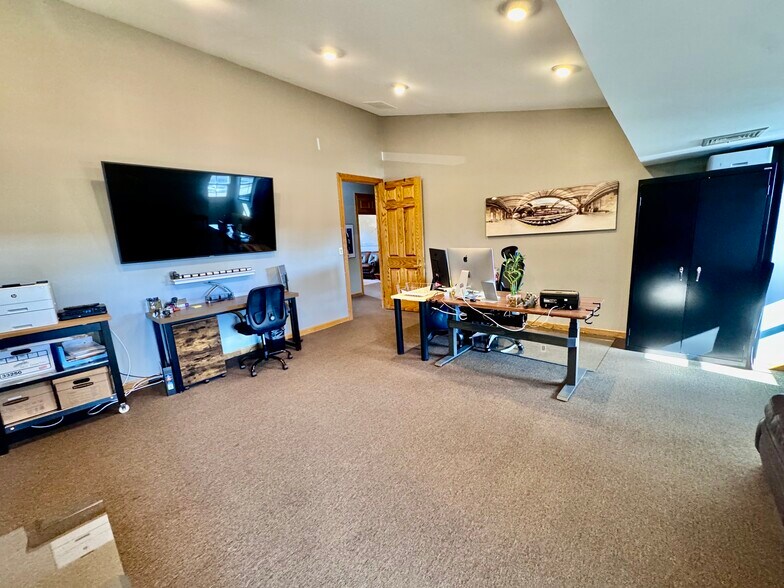 More Photos Of 10130-10134 Colvin Run Rd, Great Falls Office For Sale