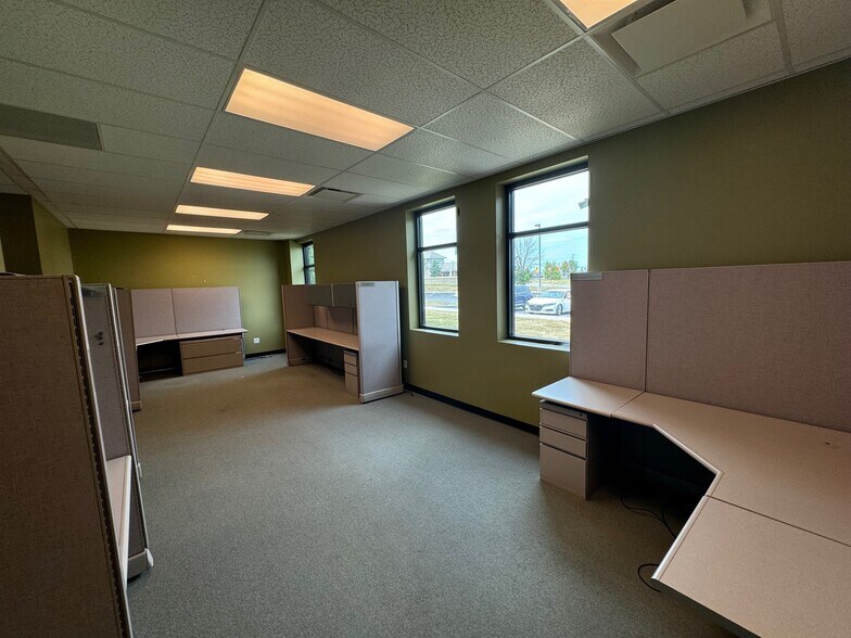 More Photos Of 15415 Pinehurst Dr, Basehor Office For Lease