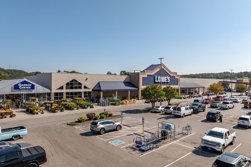 More Photos Of 6692 Clinton Hwy, Knoxville General Retail For Lease