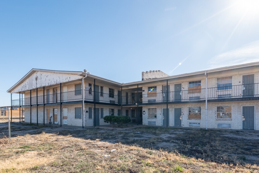 More Photos Of 2915 E Interstate 40, Amarillo Hotel For Sale