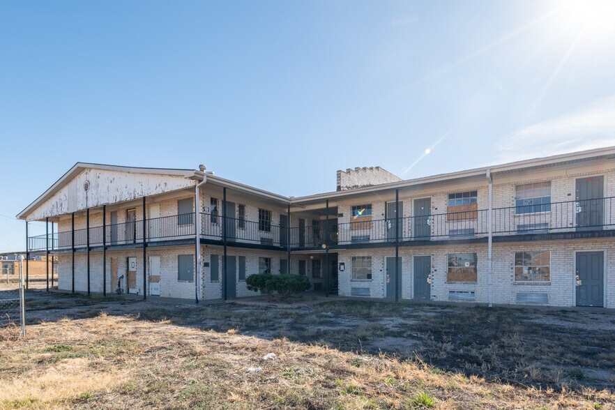 More Photos Of 2915 E Interstate 40, Amarillo Hotel For Sale