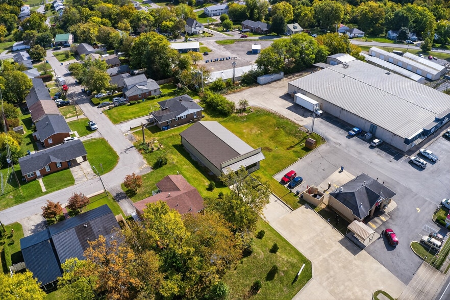 More Photos Of 784 S 4th St, Danville Showroom For Sale