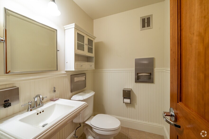 More Photos Of 675 Hartz Ave, Danville Office For Sale