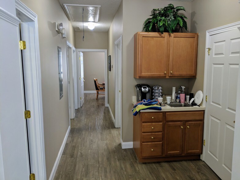 More Photos Of 8833 Perimeter Park Blvd, Jacksonville Office For Lease