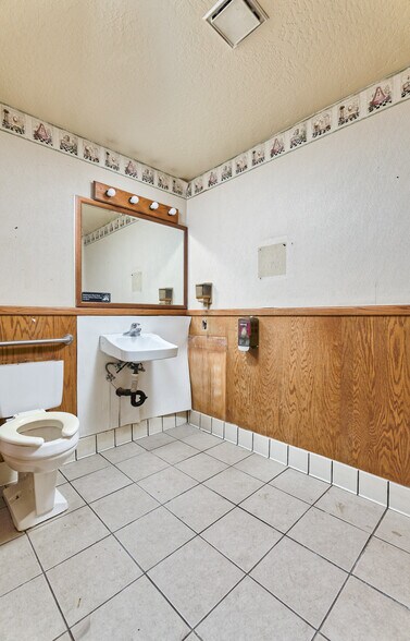 More Photos Of 6022 Pony Express Trl, Pollock Pines Freestanding For Sale