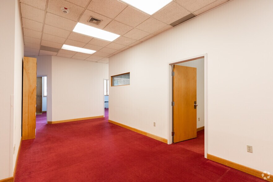 More Photos Of 10 Langley Rd, Newton Office For Sale
