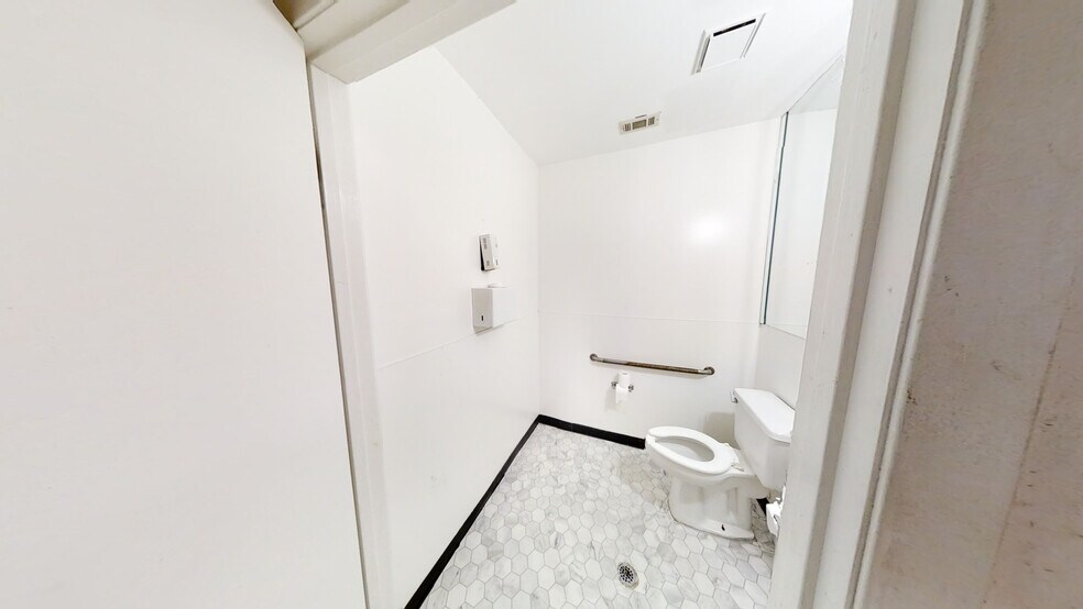 More Photos Of 1200 W Gadsden St, Pensacola Freestanding For Lease