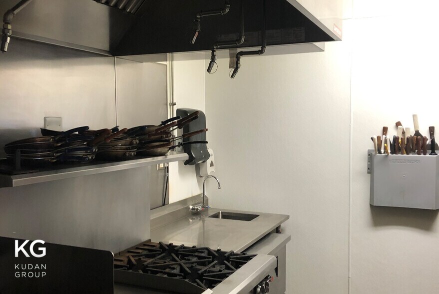 More Photos Of 312 W Chestnut St, Chicago Hospitality For Sale