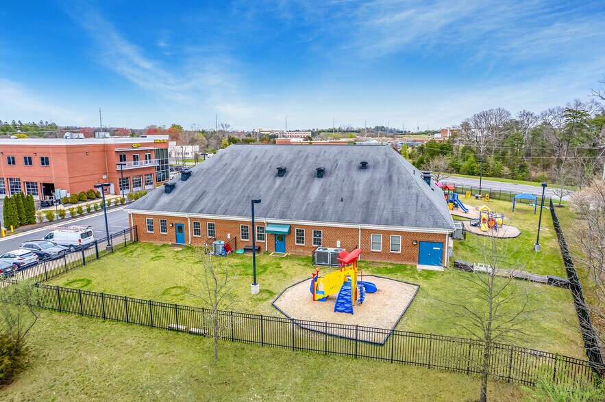 More Photos Of 43181 Amberwood Plz, Chantilly Schools For Sale