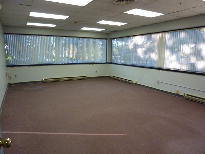 More Photos Of 180 Adams Ave, Hauppauge Flex For Lease