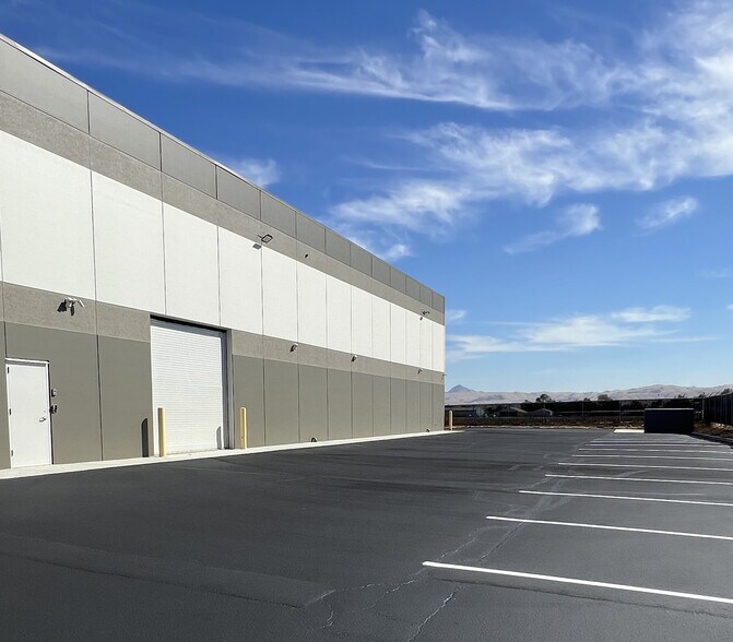 More Photos Of 1851 Airway Dr, Hollister Industrial For Lease