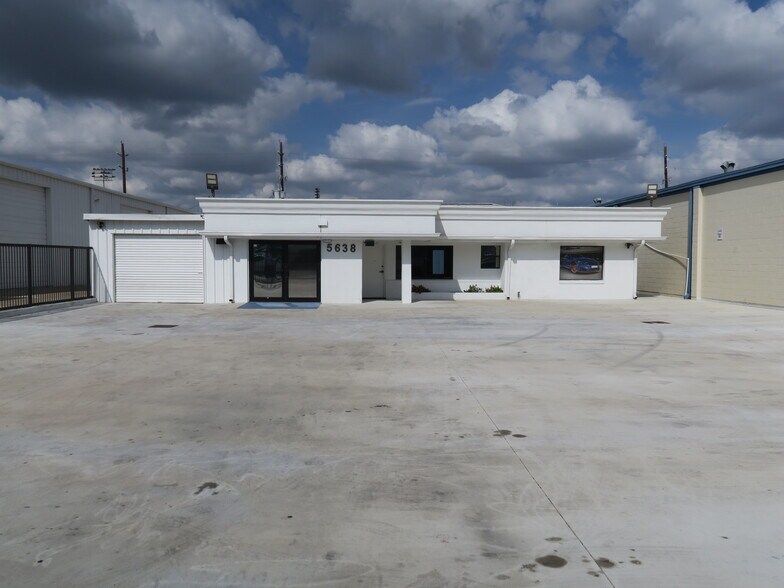 More Photos Of 5638 Star Ln, Houston Auto Dealership For Lease
