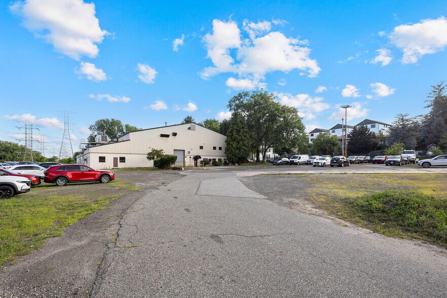 More Photos Of 73 Ramapo Valley Rd, Mahwah Warehouse For Lease