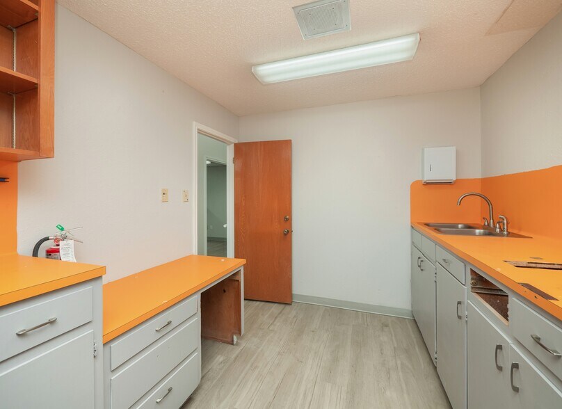 More Photos Of 4409 Menchaca Rd, Austin Medical For Sale