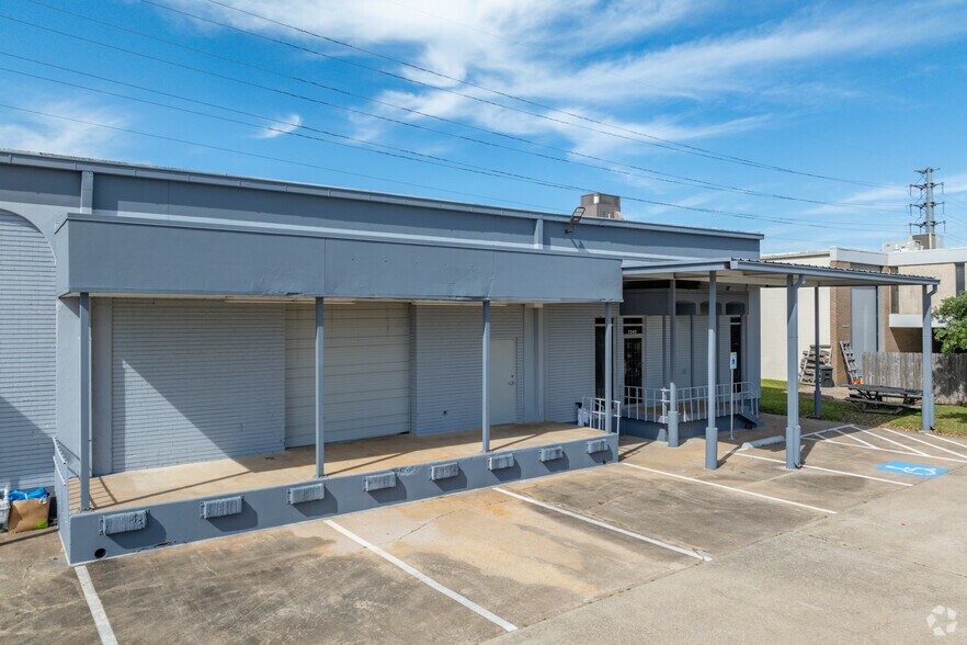 More Photos Of 7240-7248 Wynnwood Ln, Houston Light Manufacturing For Lease