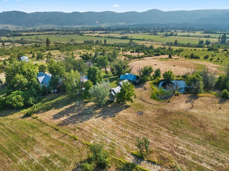 More Photos Of 48212 Clear Creek Rd, Halfway Hospitality For Sale