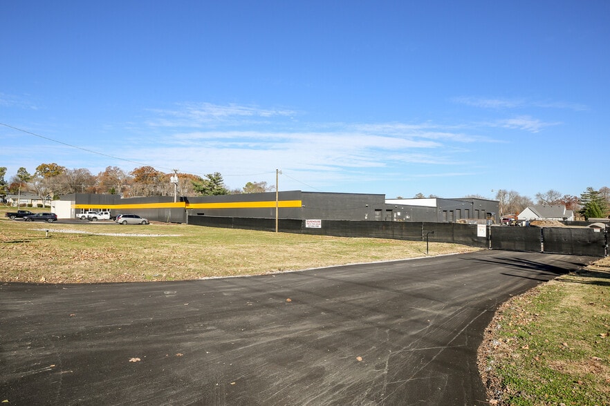 More Photos Of 500 1st Ave, Mount Pleasant Manufacturing For Lease