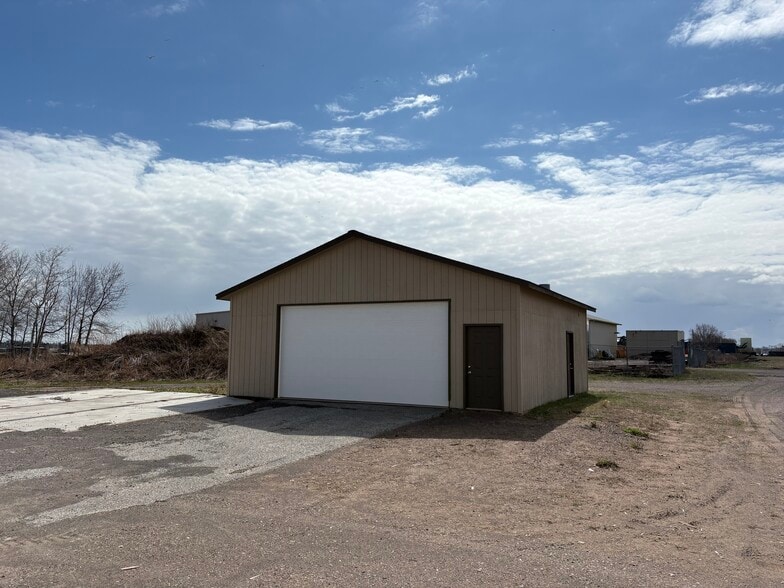 More Photos Of 215 Main St, Superior Manufacturing For Lease