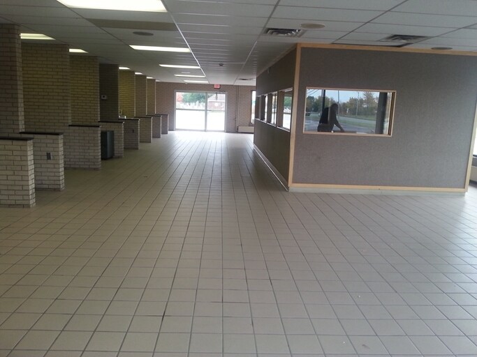 More Photos Of 7019 E Dominick St, Rome Auto Dealership For Lease