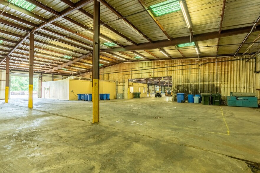 More Photos Of 89 Green St, Warner Robins Warehouse For Sale