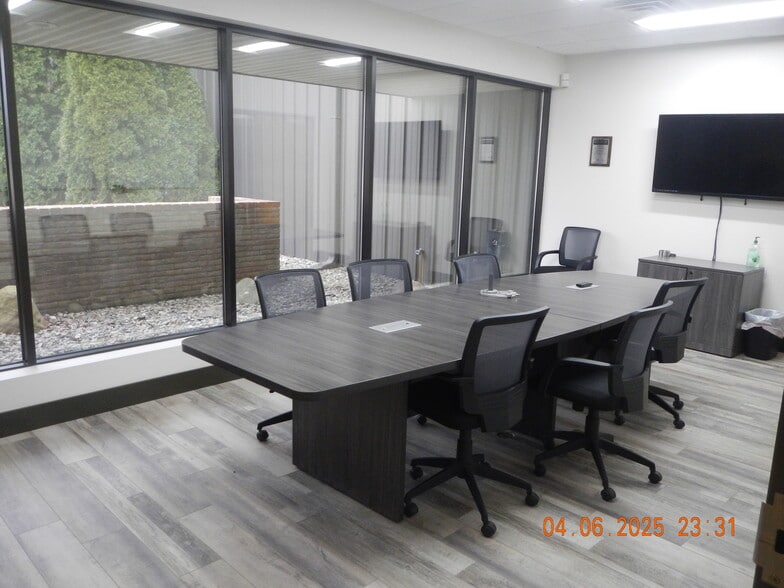 More Photos Of 2111 W Thompson Rd, Fenton Warehouse For Lease