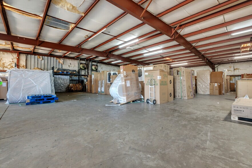 More Photos Of 495 Fortune Blvd, Midway Light Distribution For Lease