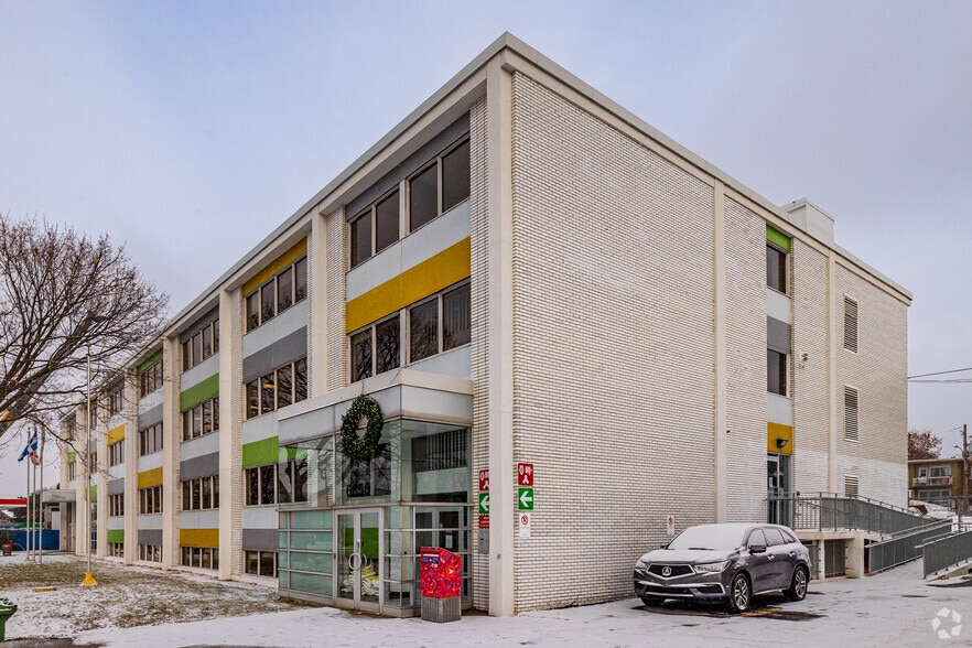 Primary Photo Of 6850-6854 Rue Sherbrooke E, Montréal Office For Sale