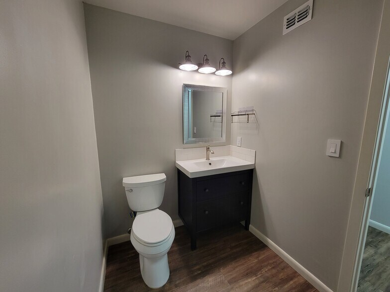 More Photos Of 4910 Willowbend Blvd, Houston Office Residential For Lease