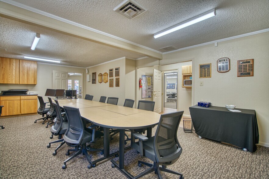 More Photos Of 420 Kimbark St, Longmont Office For Lease