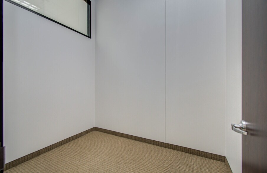 More Photos Of 9330 Kirby Dr, Houston Research And Development For Lease