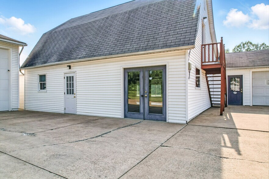 More Photos Of 4085 / 4086 State Route 422, Southington Showroom For Sale