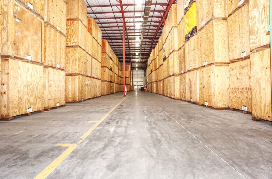 More Photos Of 6791 28th St Cir E, Sarasota Warehouse For Lease