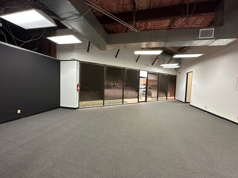 More Photos Of 10595 Westoffice Dr, Houston Light Distribution For Sale