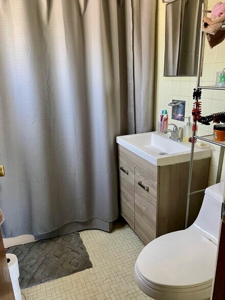 More Photos Of 218 N 4th St, Rockford Apartments For Sale