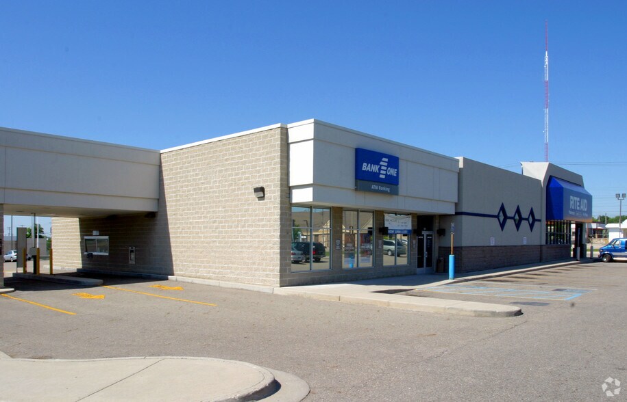 More Photos Of 3100-3118 E Saginaw St, Lansing Freestanding For Lease