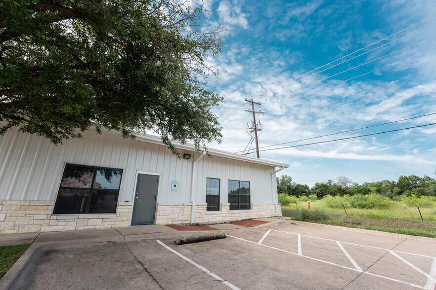 More Photos Of 1120 Toro Grande, Cedar Park Light Distribution For Sale