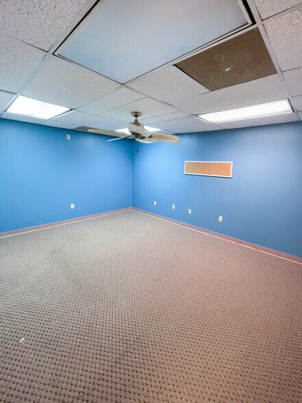 More Photos Of 496 Old Route 66, Saint Robert Office For Lease