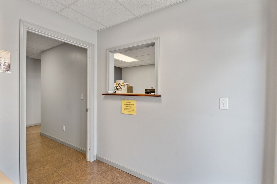 More Photos Of 934 Lackawanna Ave, Horseheads Showroom For Sale