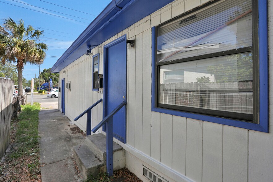 More Photos Of 6406 Merrill Rd, Jacksonville Office For Sale