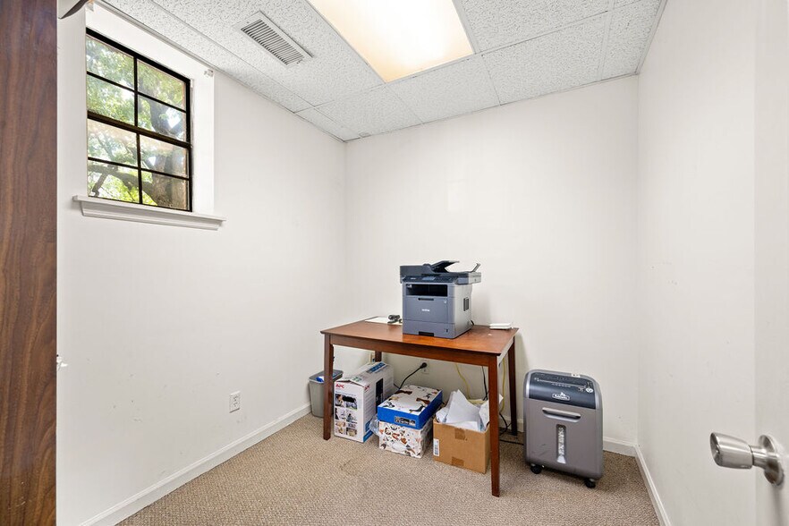 More Photos Of 300 Forest Ave, Chattanooga Office For Sale