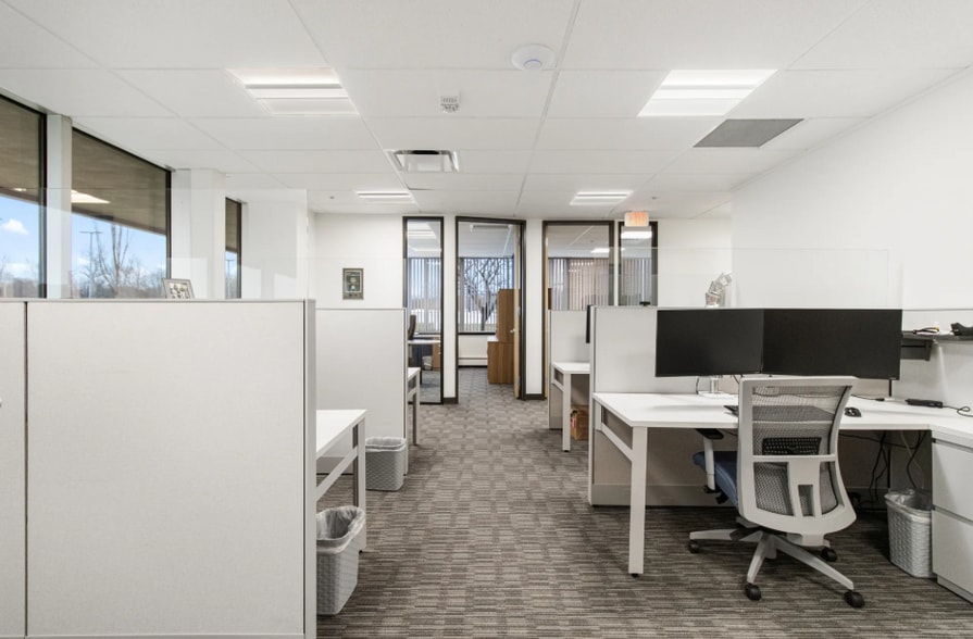 More Photos Of 2855 Coolidge Hwy, Troy Office For Lease