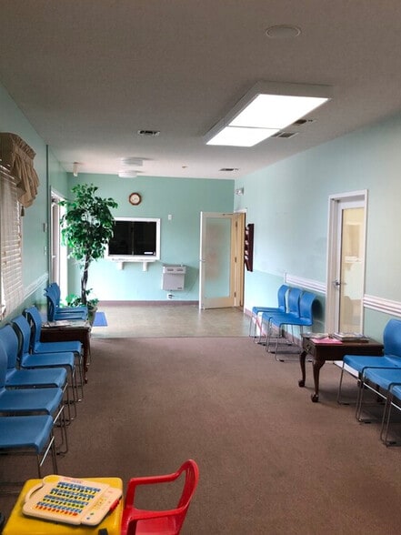 More Photos Of 2180 Northwest Blvd, Newton Medical For Sale