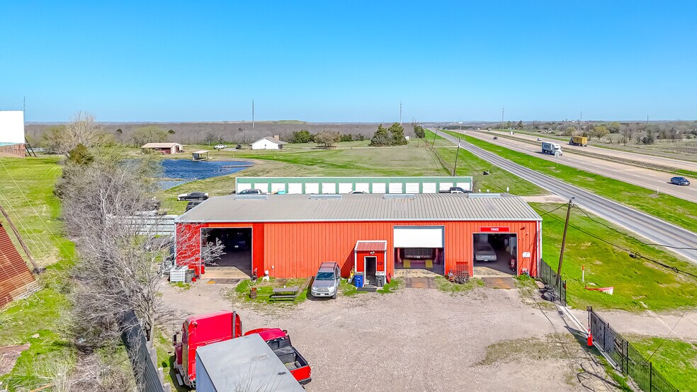 Primary Photo Of 5305 N Interstate Highway 45, Ennis Manufacturing For Sale